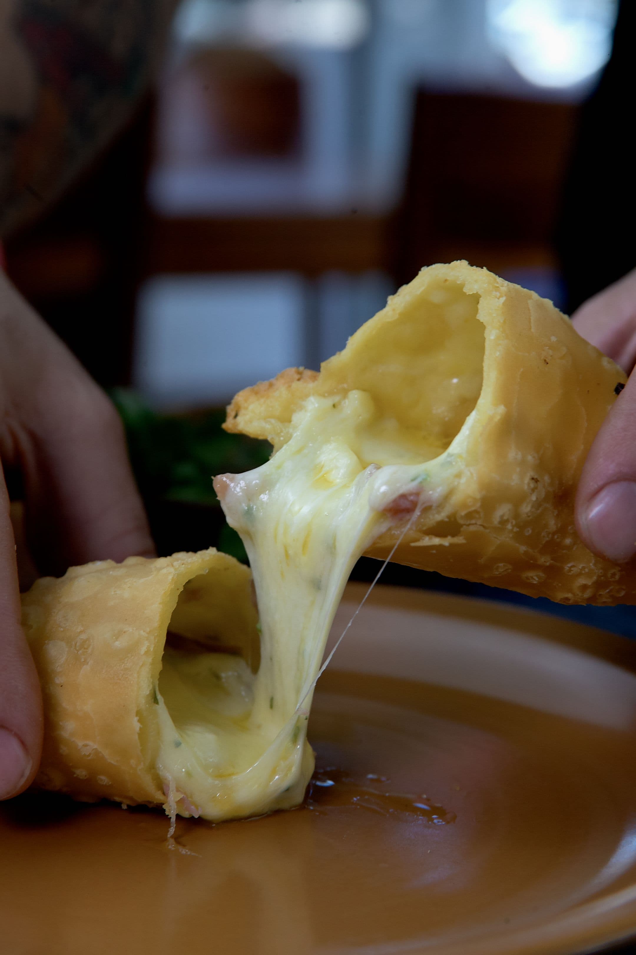 Imagen de Empanada frita de queso y panceta