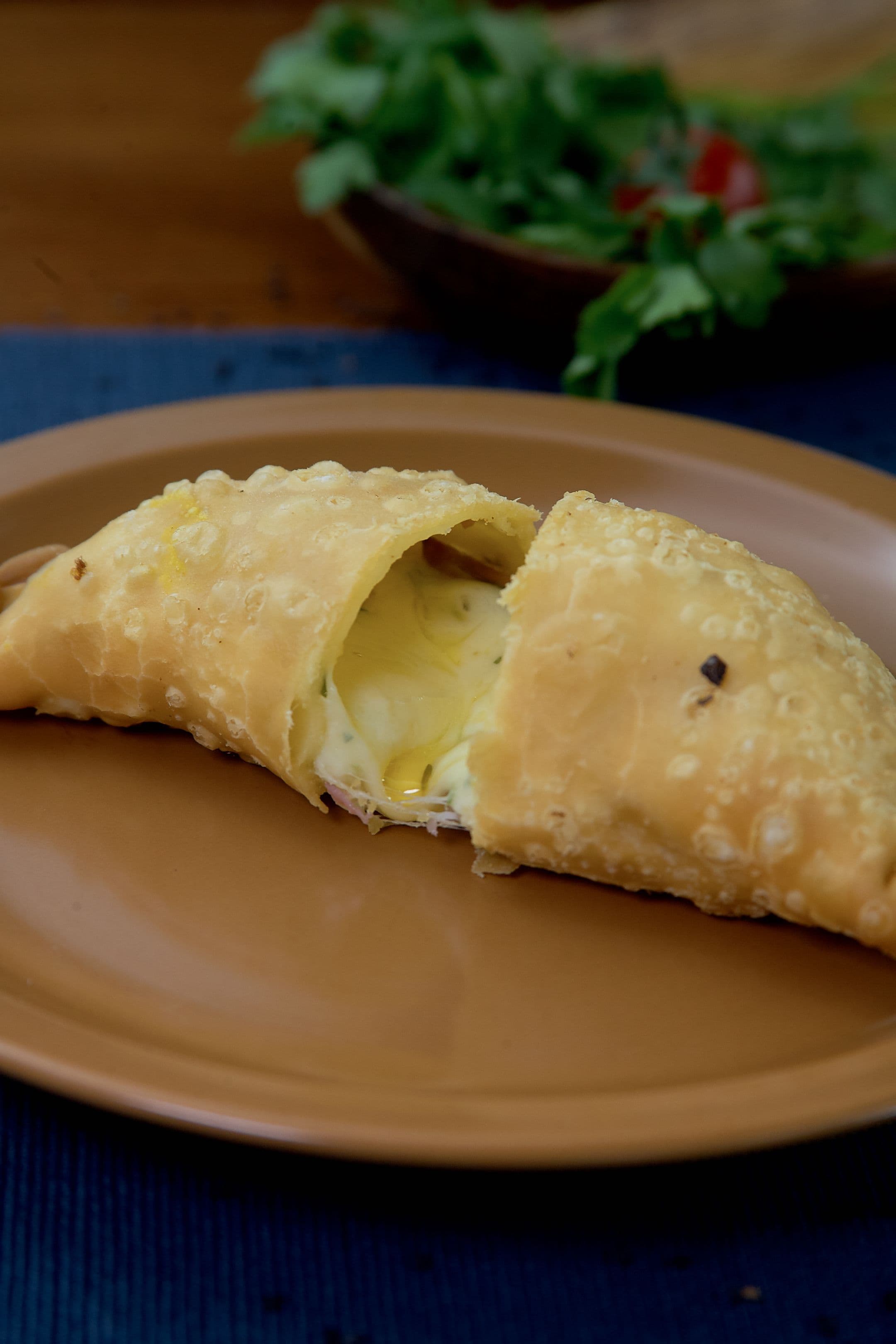 Imagen de Empanada frita de queso y cebolla
