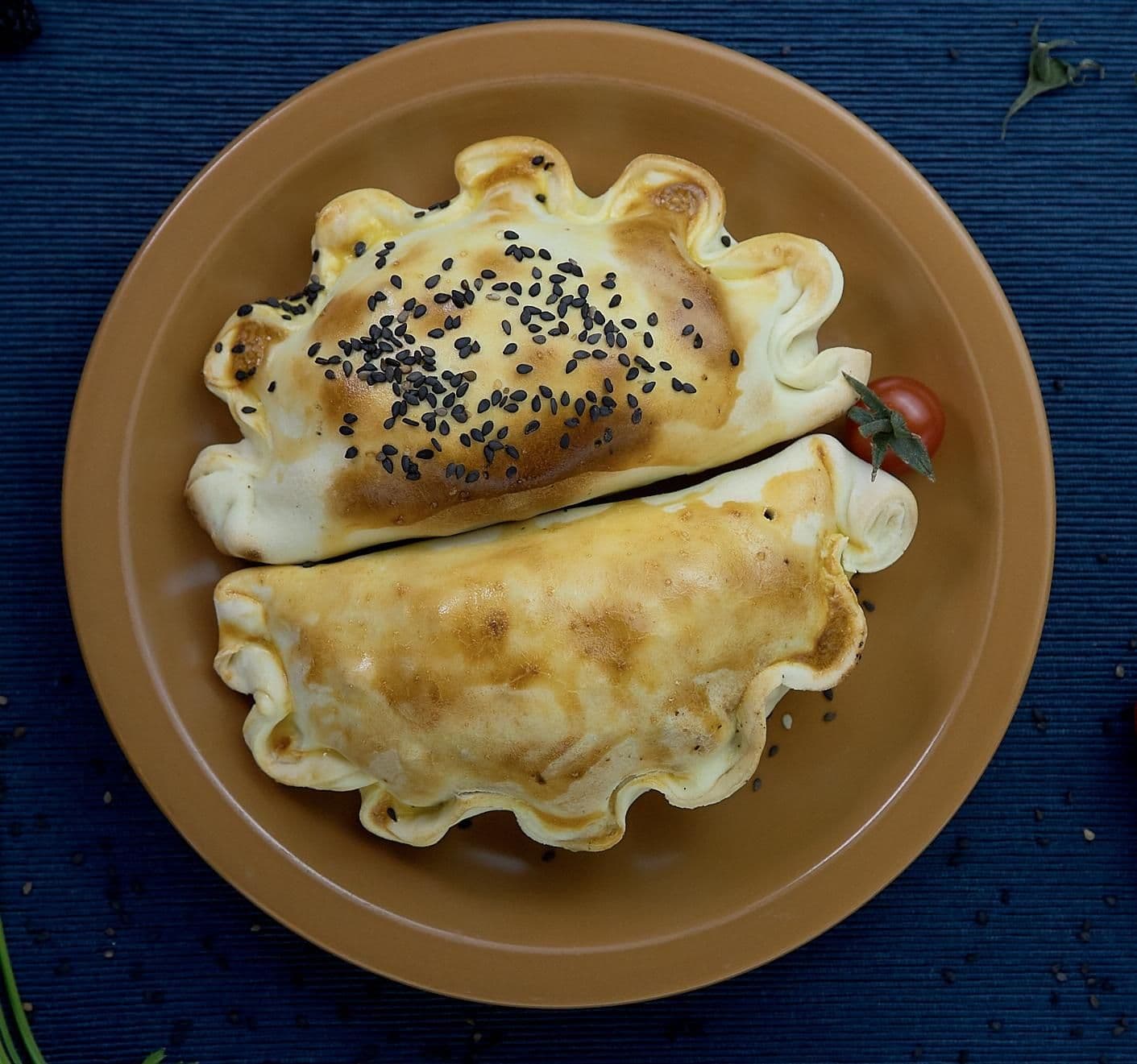Imagen de Empanada al horno de queso y cebolla